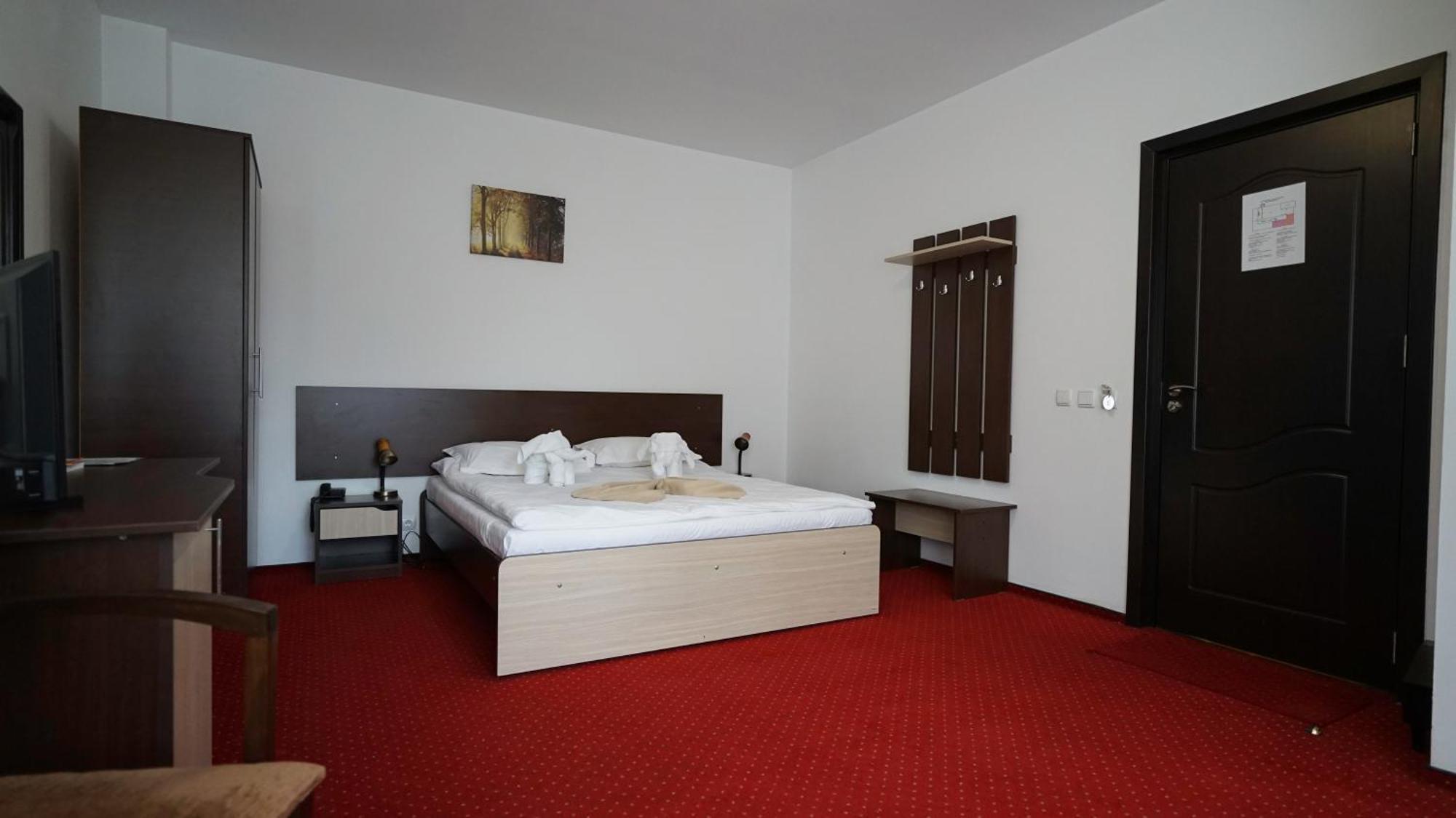 Vila Trandafirul Si Liliacul Hotel Caciulata Exterior photo